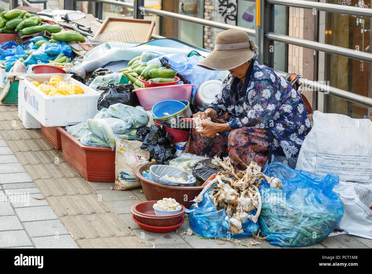 Elderly woman peeling garlic in hi-res stock photography and images - Alamy