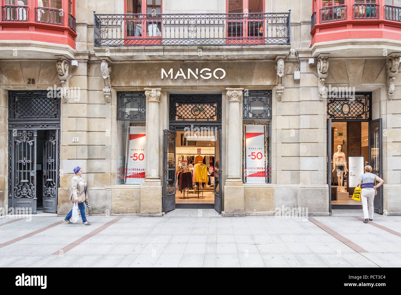 Clothing stores spanish hi-res stock photography and images - Alamy