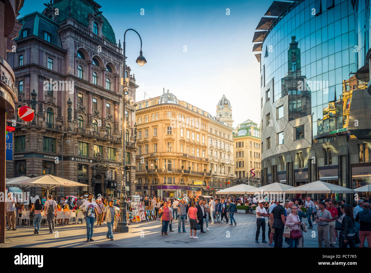 Europa, Österreich, Wien, Innere Stadt, Innenstadt, Einkaufen, Graben, Stock-im-Eisen-Platz, Vienna, Austria, architecture, capital, shopping Stock Photo