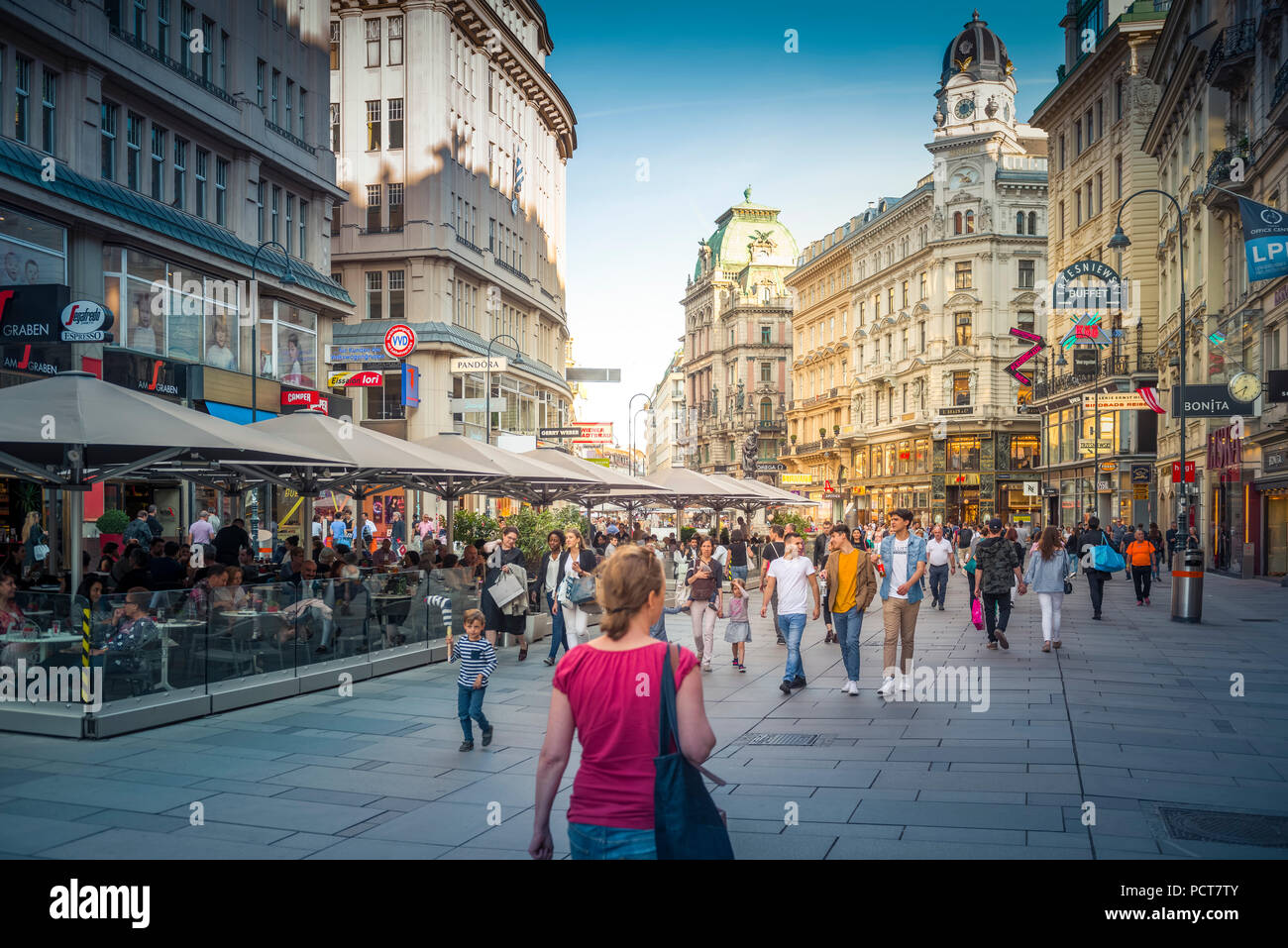 Europa, Österreich, Wien, Innere Stadt, Innenstadt, Einkaufen, Graben, Stock-im-Eisen-Platz, Vienna, Austria, architecture, capital, shopping Stock Photo