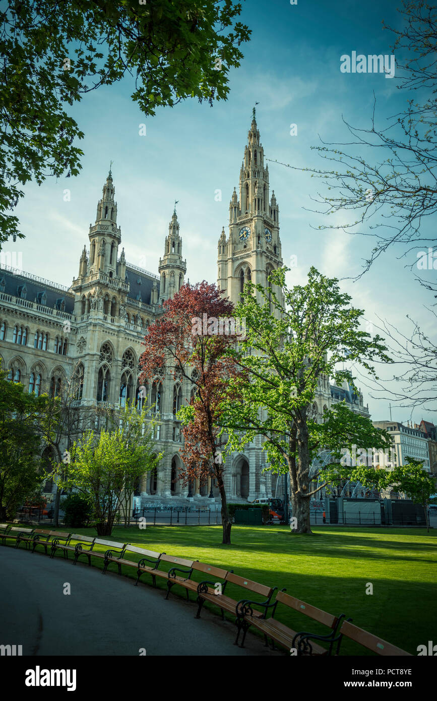 Europa, Österreich, Wien, Park, Florianipark, Rathaus, Rathausplatz Stock Photo