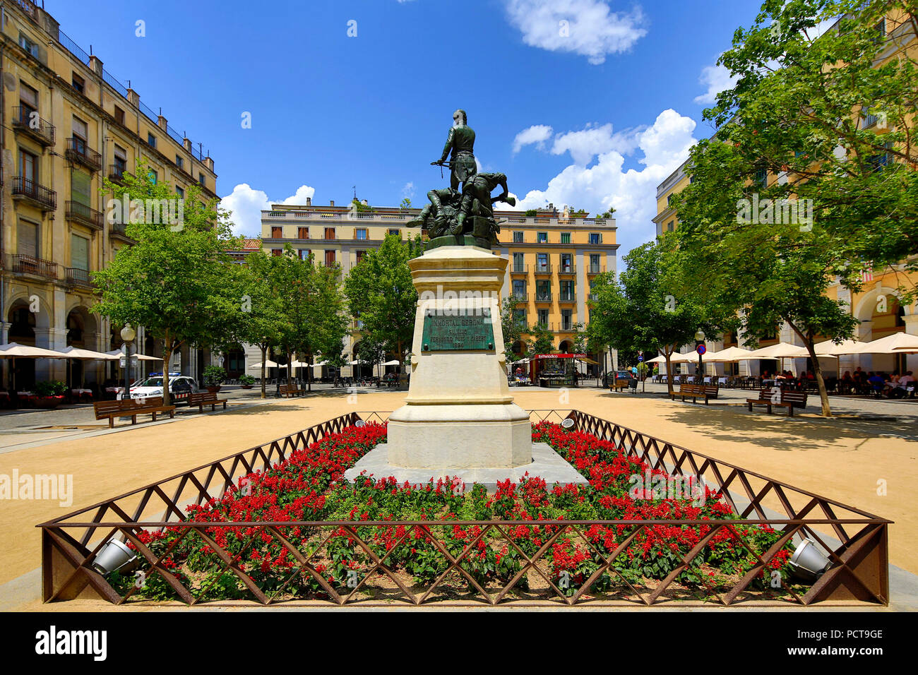 Placa de la Independencia, Independence Square, Monumento a los Defensores de Girona, Banyoles, Catalonia, Spain Stock Photo