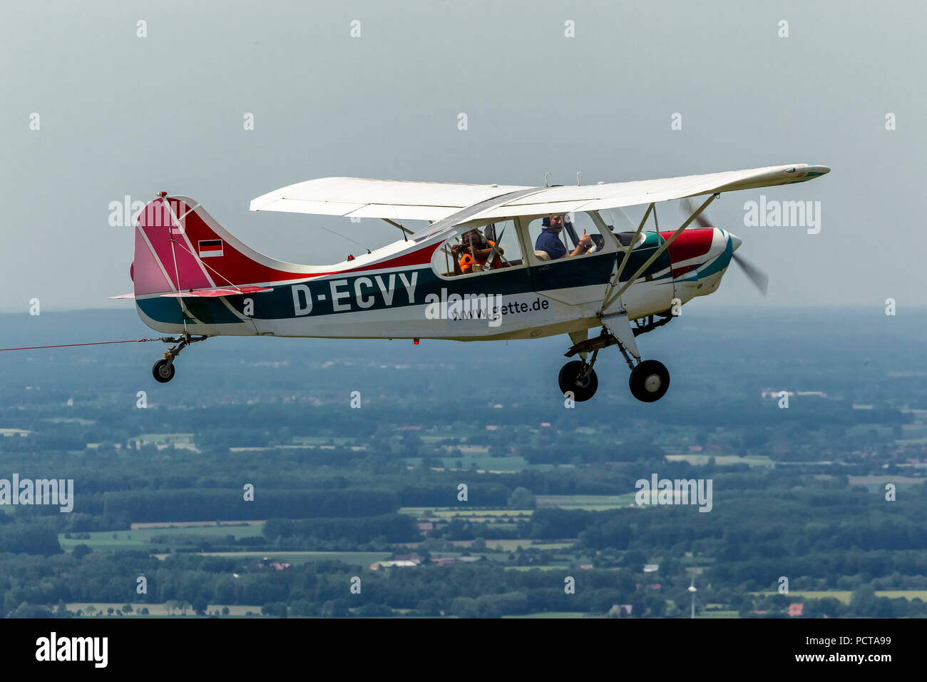 Aerial photo, gliding, aerotowing, Aeronca Champion 7GCB D-ECVY, towplane, DG 300 single-seat performance glider, Hamm, Ruhr area Stock Photo