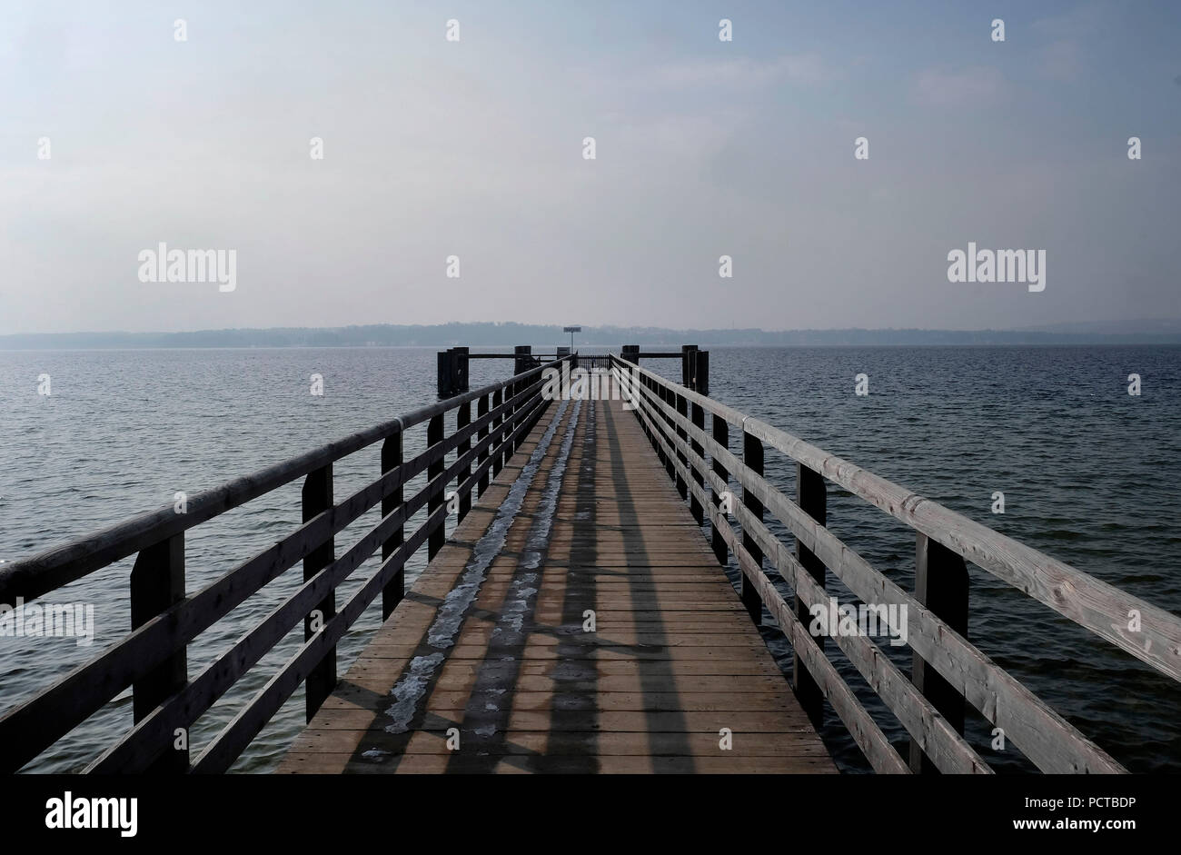 Horizon water jetty pier hi-res stock photography and images - Alamy