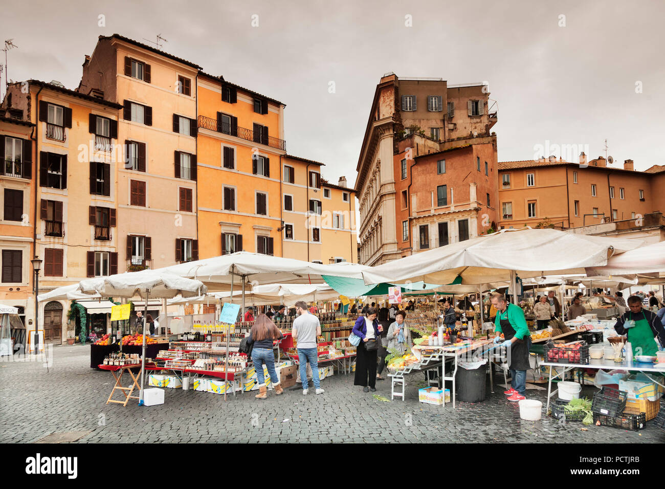 Market Square Rome Structure de rome hi-res stock photography and images - Alamy