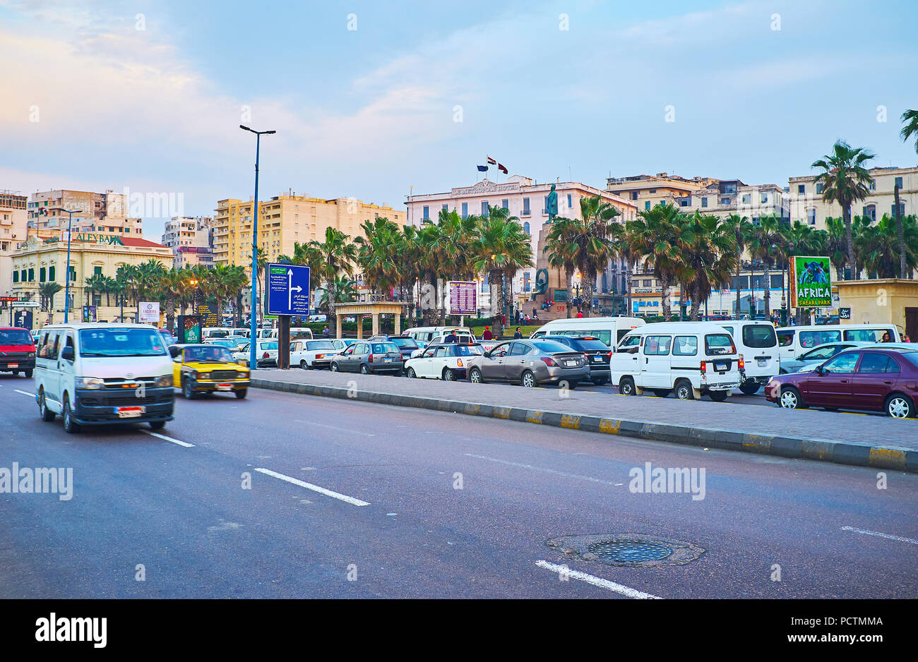 ALEXANDRIA, EGYPT - DECEMBER 18, 2017: The traffic along the Corniche avenue with a view on Saad Zaghloul square on background, on December 18 in Alex Stock Photo