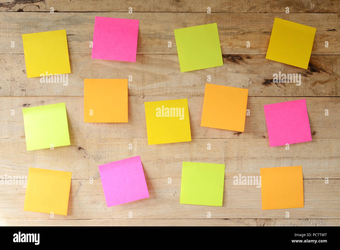 Sticky note on bulletin board hires stock photography and images Alamy