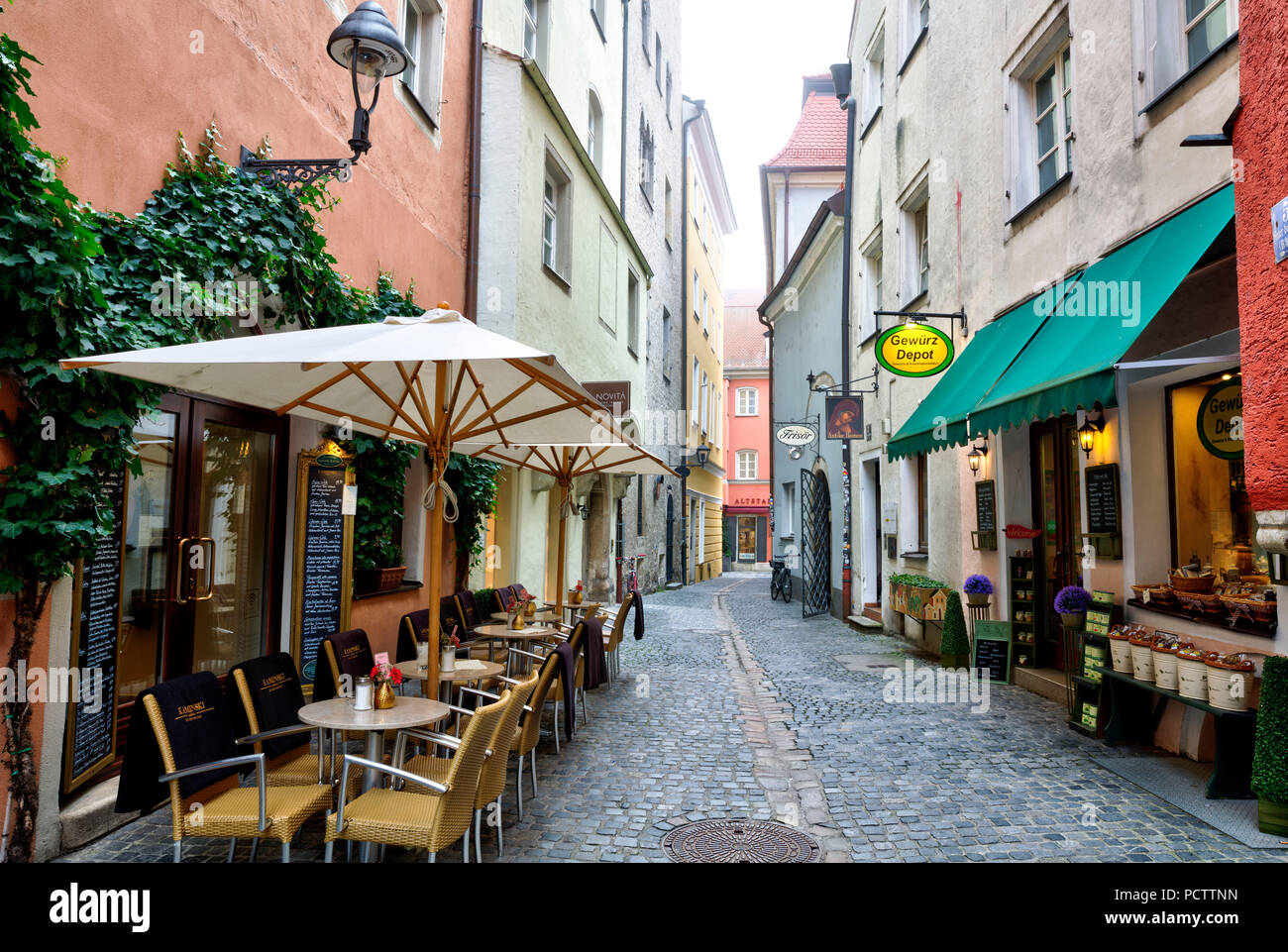 Facades, Cafe, Shops, Alley, old town, Autumn, Historic, Regensburg, Upper  Palatinate, Bavaria, Germany, Europe Stock Photo - Alamy