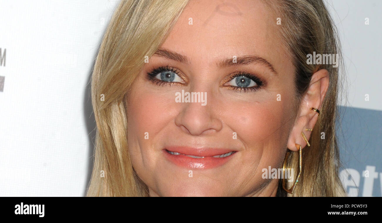 Jessica capshaw one person hi-res stock photography and images - Alamy