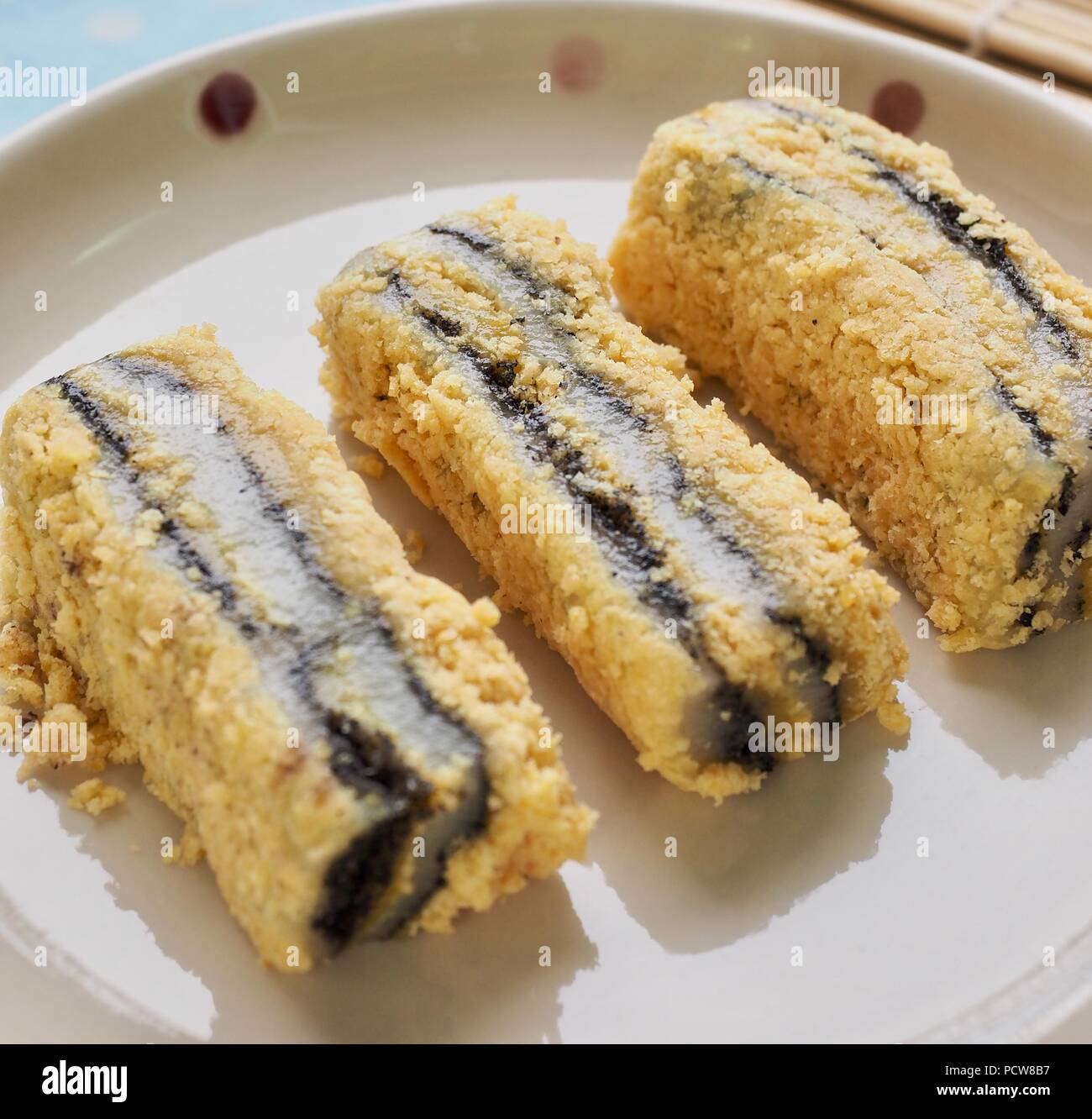 Black Sesame Mochi Cake Bars : r/bon_appetit