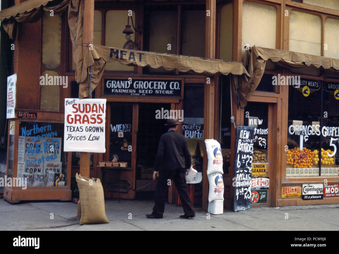 Seed and feed store, Lincoln, Nebraska 1942 Stock Photo Alamy
