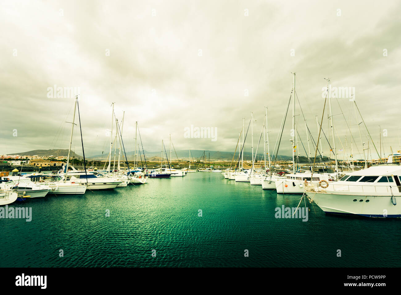 Boats docked modern marina hi-res stock photography and images - Alamy