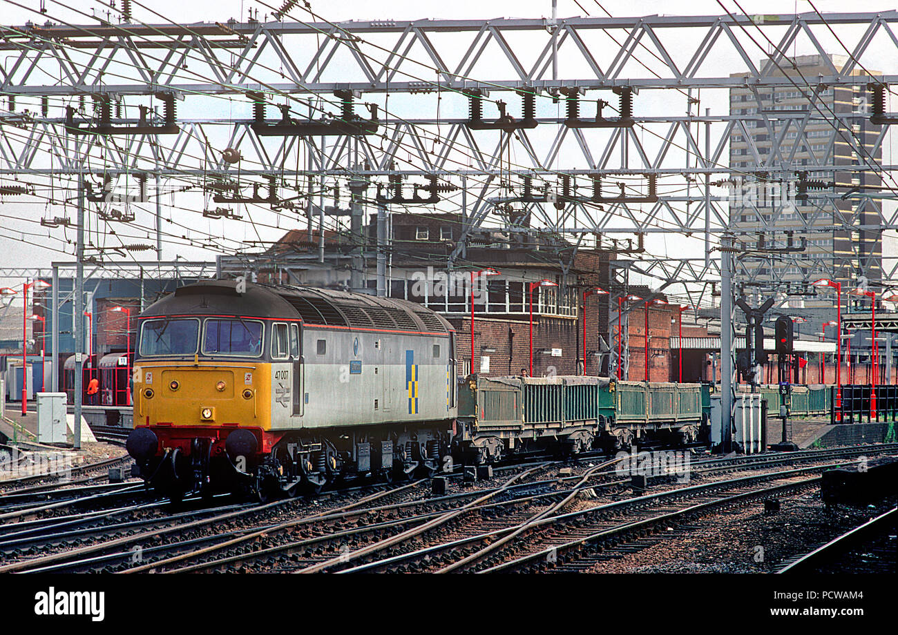 A class 47 diesel locomotive number 47007 working a train of contaminated spoil through Stratford in East London on the 8th August 1990. Stock Photo