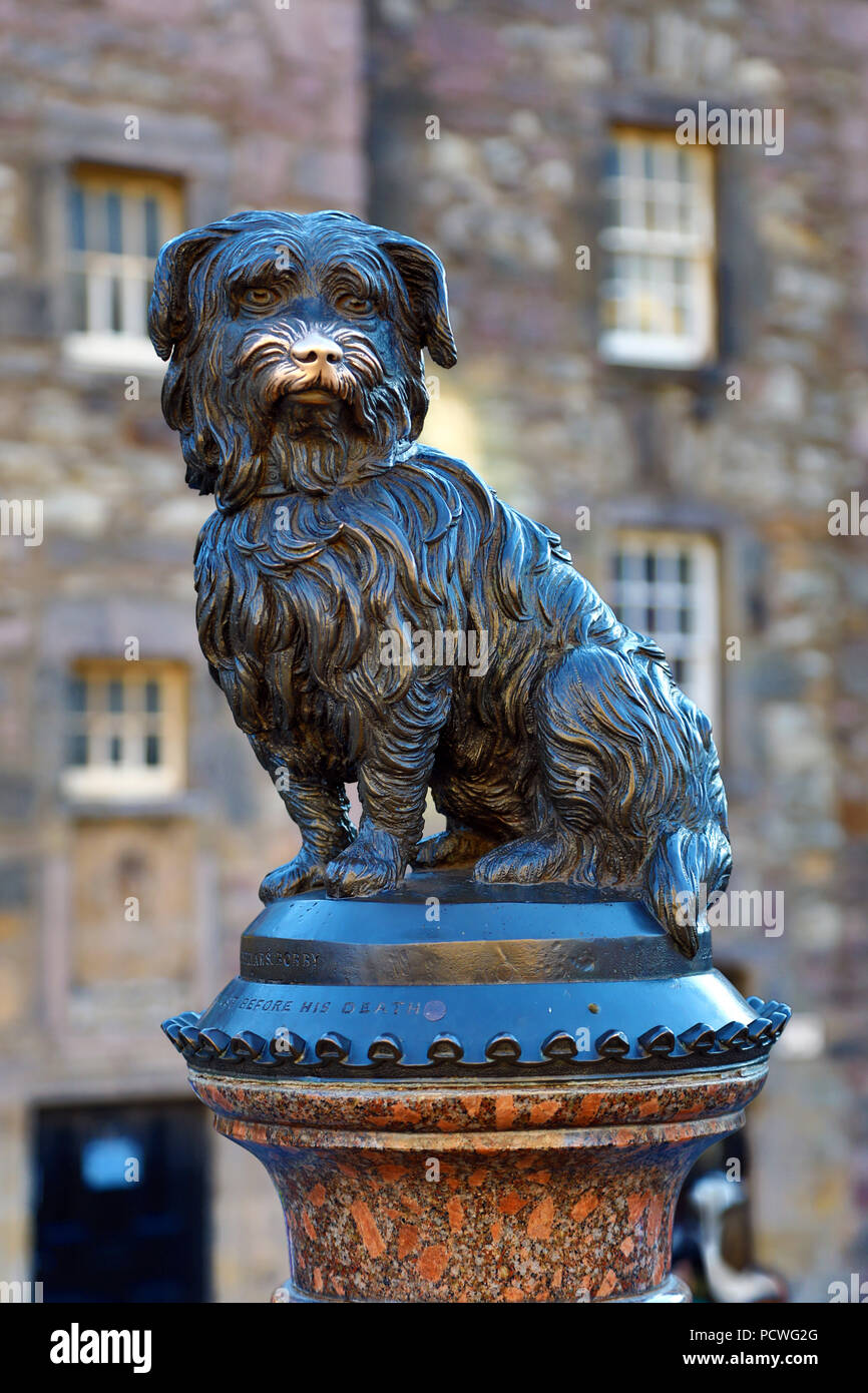 Statue of Greyfriars Bobby the famous Skye Terrier dog on Candlemaker Row, Edinburgh, Scotland Stock Photo