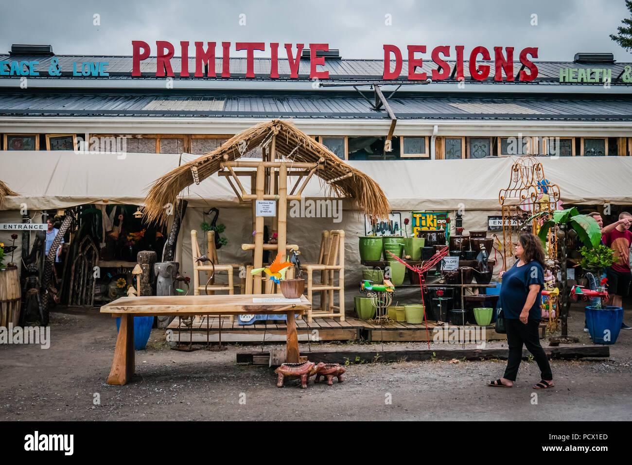 primitive design is an unique art and home décor store in hope port canada Stock Photo