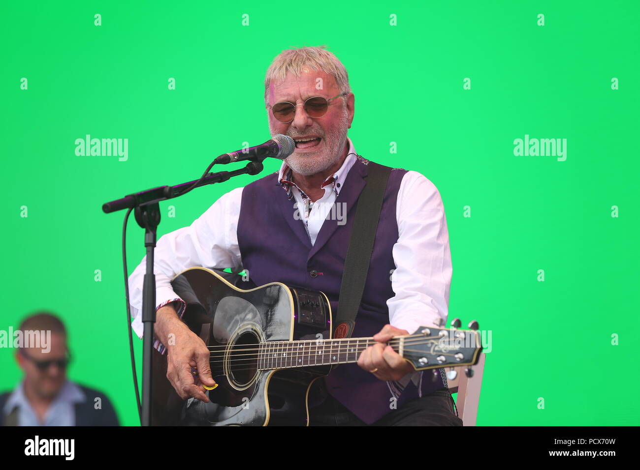 Siddington, Cheshire, UK. 4th August, 2018. Steve Harley & The Cockney Rebel perform live on the Main Stage at Rewind North. Credit: Simon Newbury/Alamy Live News Stock Photo