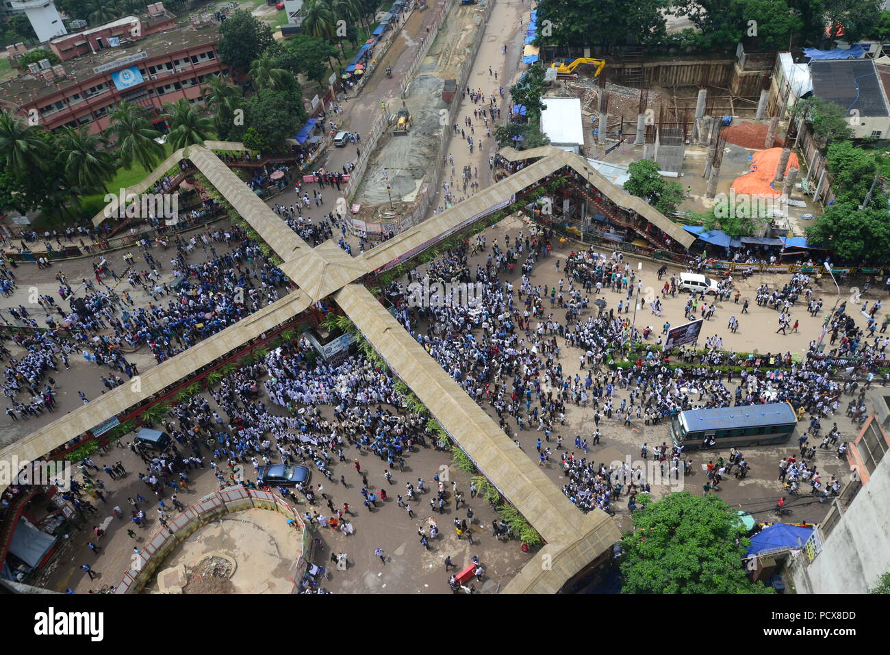 Dhaka, Bangladesh, 4 Aug 2018. Bangladeshi students block a road during a student protest in Dhaka on August 4, 2018, following the deaths of two college students in a road accident. - Parts of the Bangladeshi capital ground to a halt for the seventh day running on August 4, as thousands of students staged protests calling for improvements to road safety after two teenagers were killed by a speeding bus. Credit: Mamunur Rashid/Alamy Live News Stock Photo