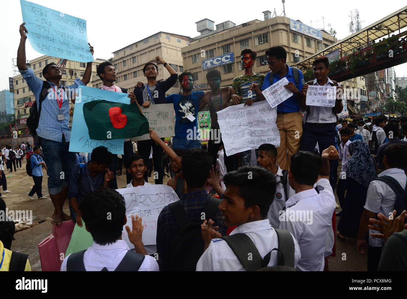 Dhaka, Bangladesh, 4 Aug 2018. Bangladeshi students block a road during a student protest in Dhaka on August 4, 2018, following the deaths of two college students in a road accident. - Parts of the Bangladeshi capital ground to a halt for the seventh day running on August 4, as thousands of students staged protests calling for improvements to road safety after two teenagers were killed by a speeding bus. Credit: Mamunur Rashid/Alamy Live News Stock Photo