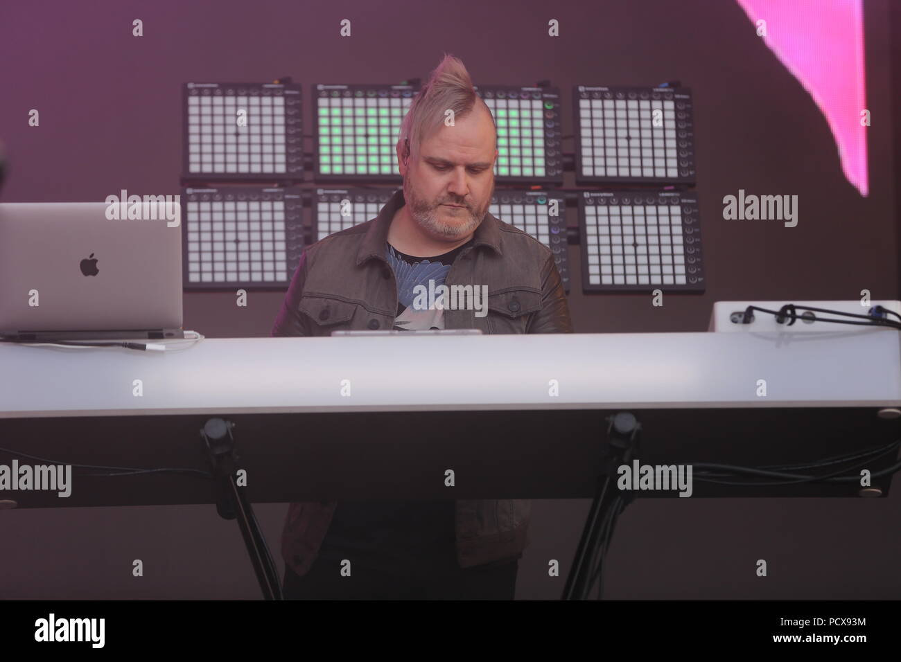 Siddington, Cheshire, UK. 4th August, 2018. Howard Jones performs live on the Main Stage at Rewind North at Capesthorne Hall in Cheshire. Stock Photo
