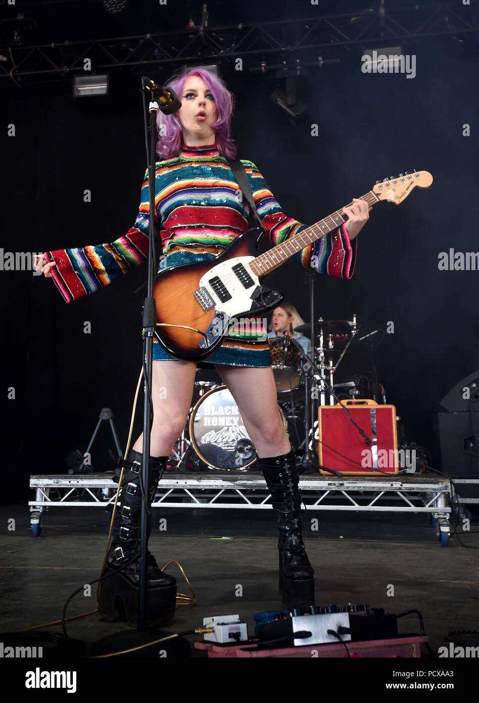 Black Honey, lead singer and guitarist Izzy Baxter performs on stage at Bestival, Dorset, UK Credit: Finnbarr Webster/Alamy Live News Stock Photo