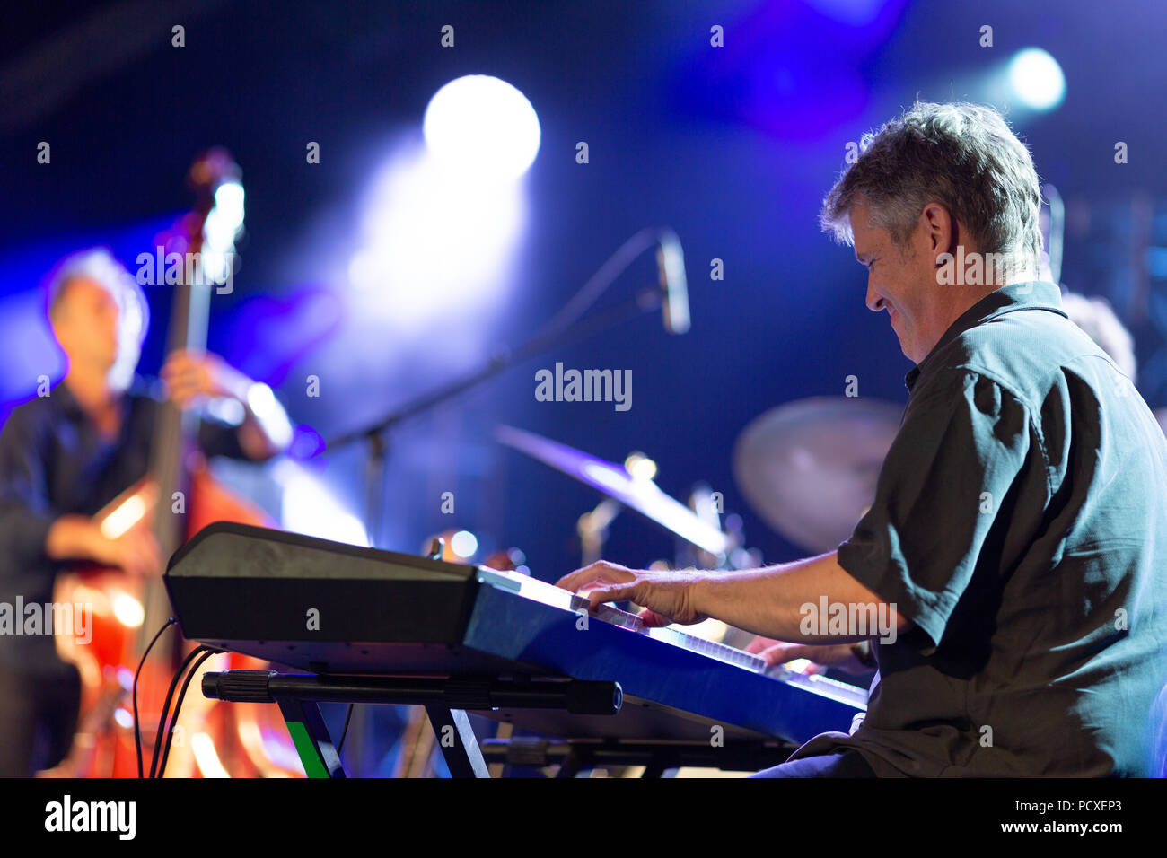 Cambridge, UK. 4th August, 2018. Rhiannon Giddens performs on Stage 1 at the Cambridge Folk Festival 2018. Richard Etteridge / Alamy Live News Stock Photo