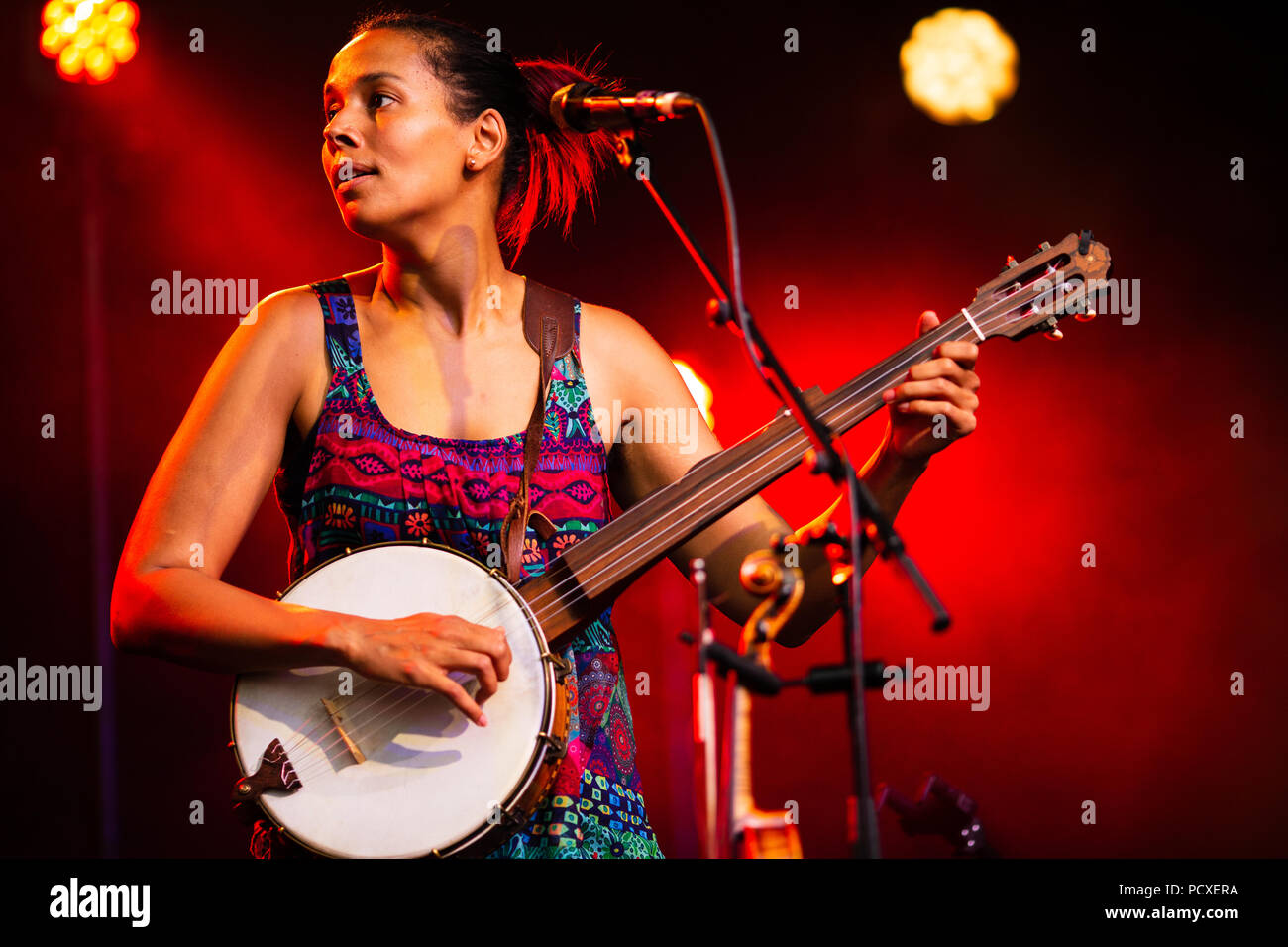 Cambridge, UK. 4th August, 2018. Rhiannon Giddens performs a secret set on Stage 2 at the Cambridge Folk Festival 2018. Richard Etteridge / Alamy Live News Stock Photo