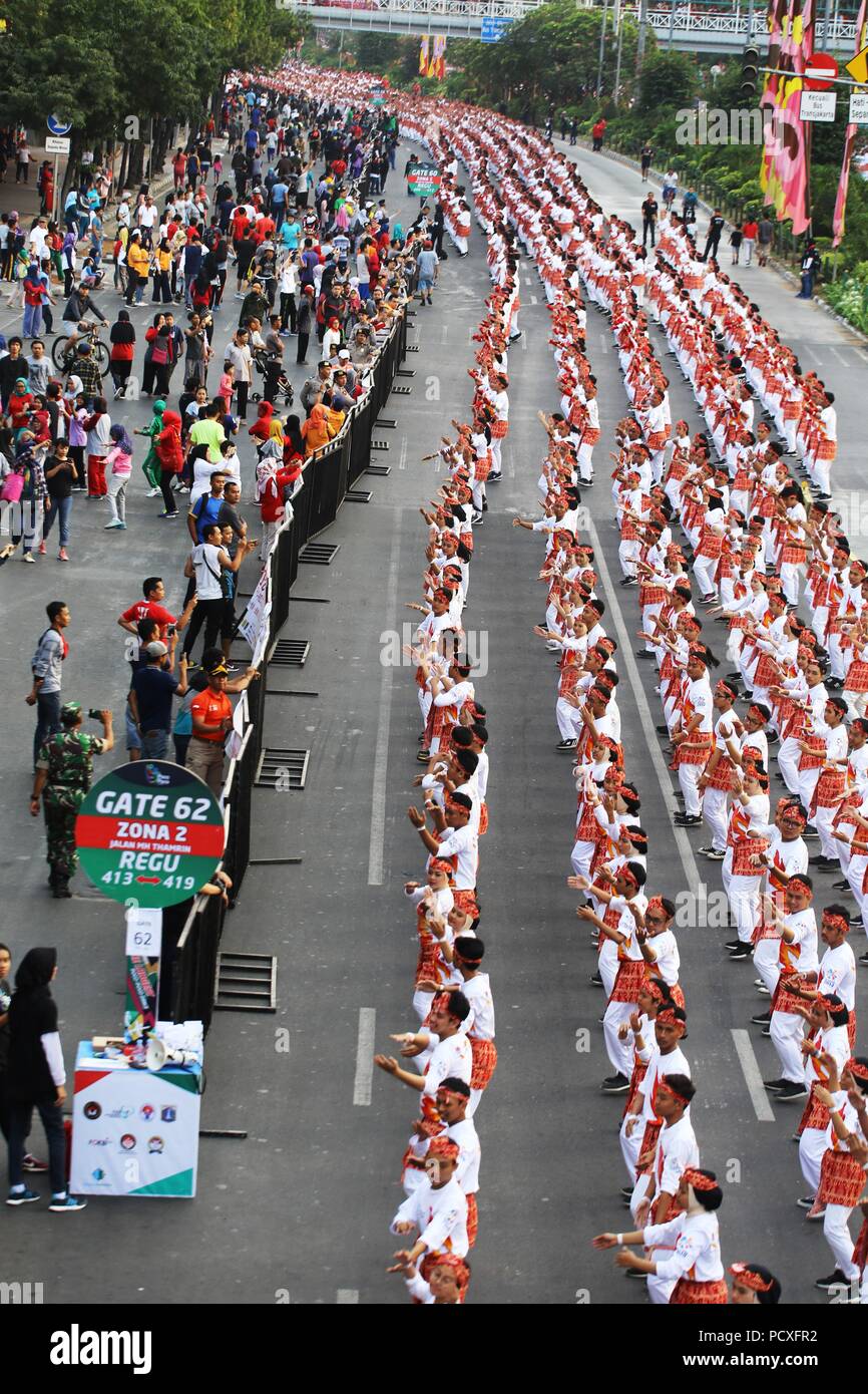 Central Jakarta, DKI JAKARTA, INDONESIA. 4th June, 2018. Indonesia has made a big history, Poco-Poco has entered the Guinness World Records A total of 65,000 Poco-Poco gymnastics participants who joined 1,500 instructors managed to break the Guinness World Records record. The participants came from various agencies such as the TNI, Polri, students, students and President Joko Widodo and First Lady Iriana Joko Widodo. Credit: Denny Pohan/ZUMA Wire/Alamy Live News Stock Photo