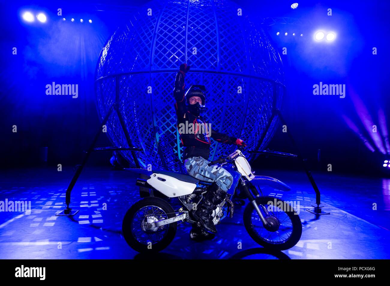Edinburgh, UK. 4 August 2018. The Pleasance venue at the Edinburgh Fringe Festival holds its showcase of the coming festival with six acts playing at the venue. The event was hosted by comedian Kiri Pritchard McLean  Pictured: Extract from Cirque Berserk Credit: Rich Dyson/Alamy Live News Stock Photo