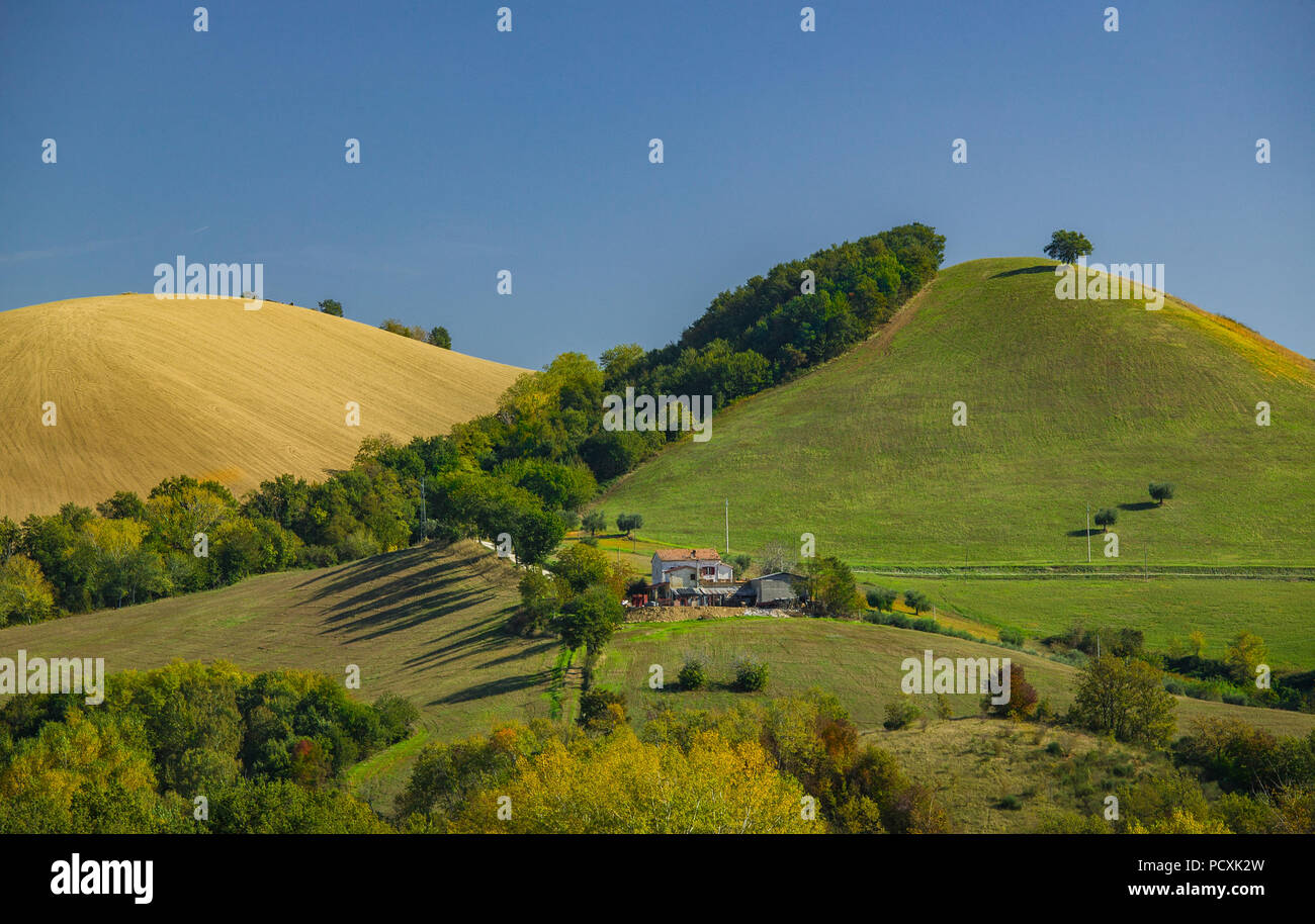 hilly countryside with farm house, Abruzzo Stock Photo