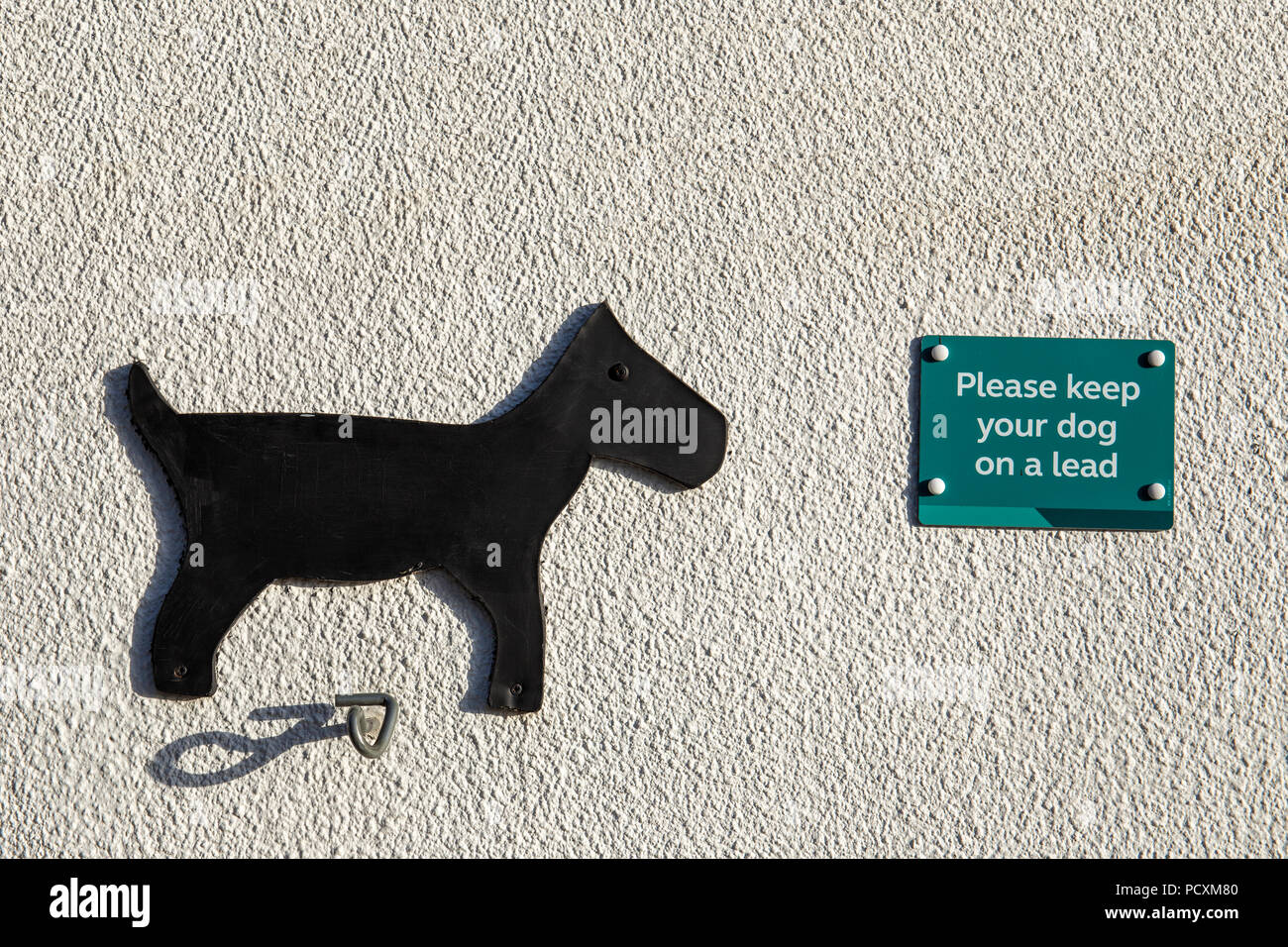 Please keep your dog on a lead sign on outside wall Stock Photo Alamy