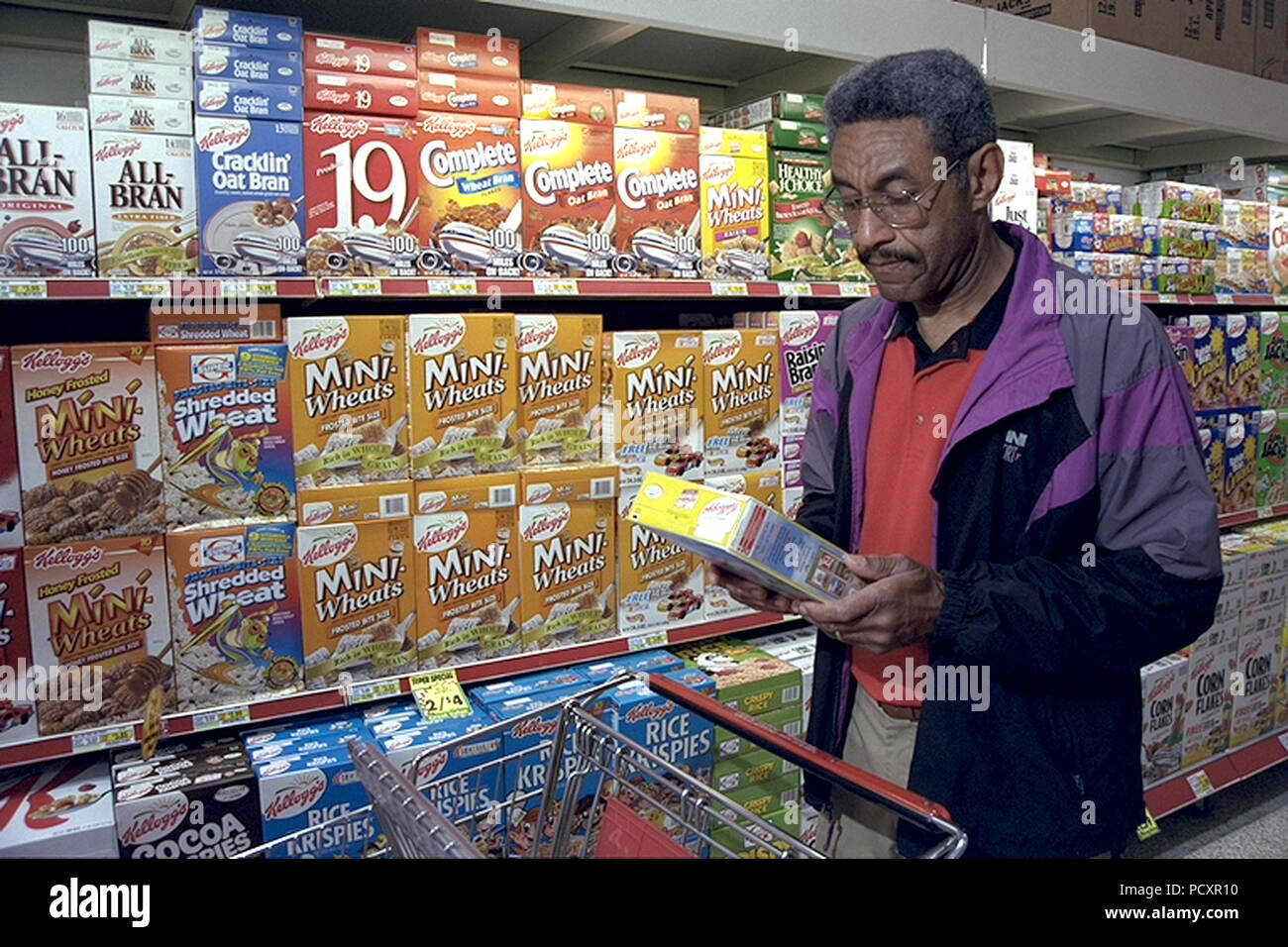 June 2000 Shopper Checks Ingredients On Boxed Cereals Stock Photo Alamy