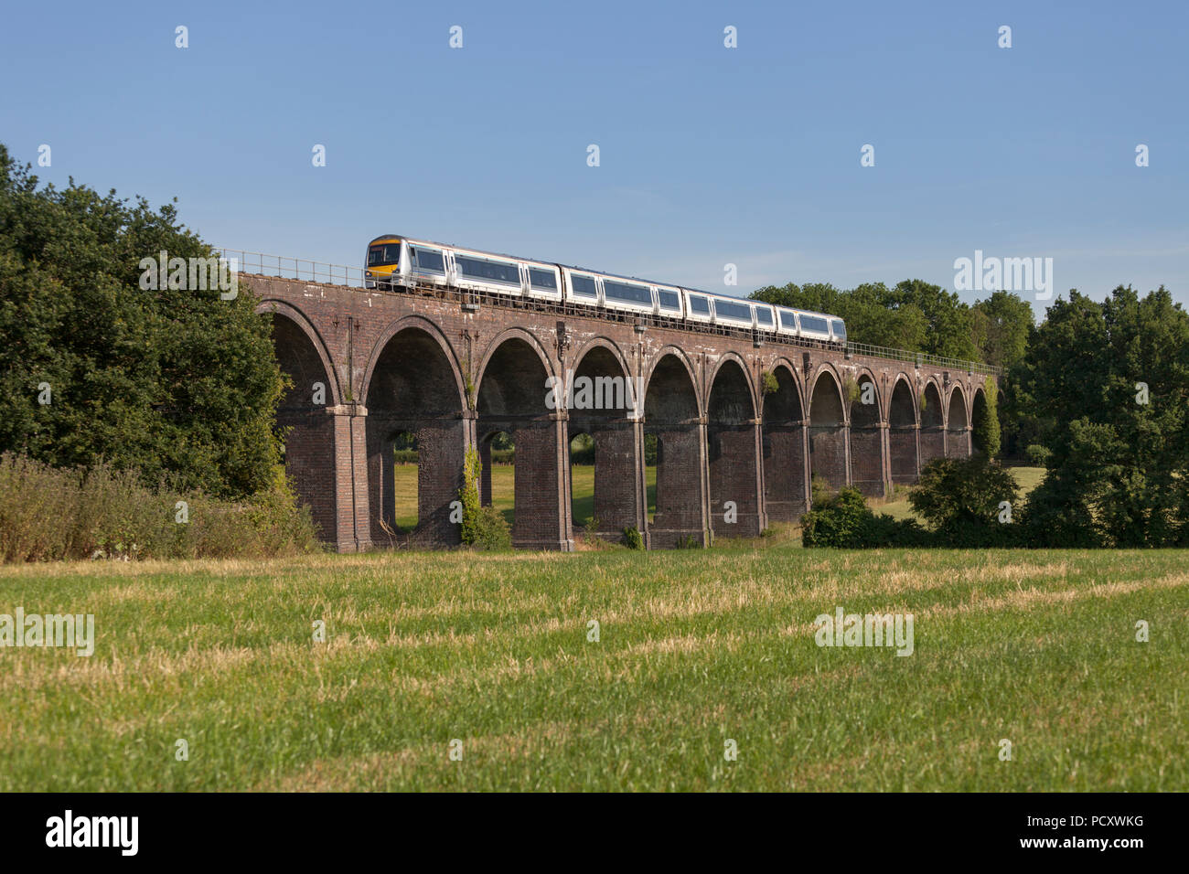A Chiltern railways class 168 turbostar train crosses  Saunderton Viaduct (south of Banbury) with an express service for Birmingham Stock Photo