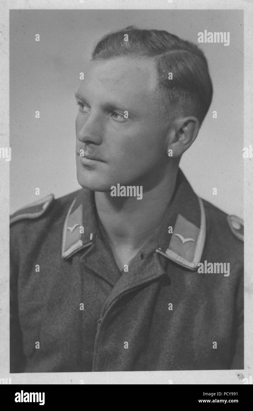 Portrait of Oberjäger Otto Thomas of 3. Kompanie, Fallschirmjäger-Regiment 2, 1939. Stock Photo