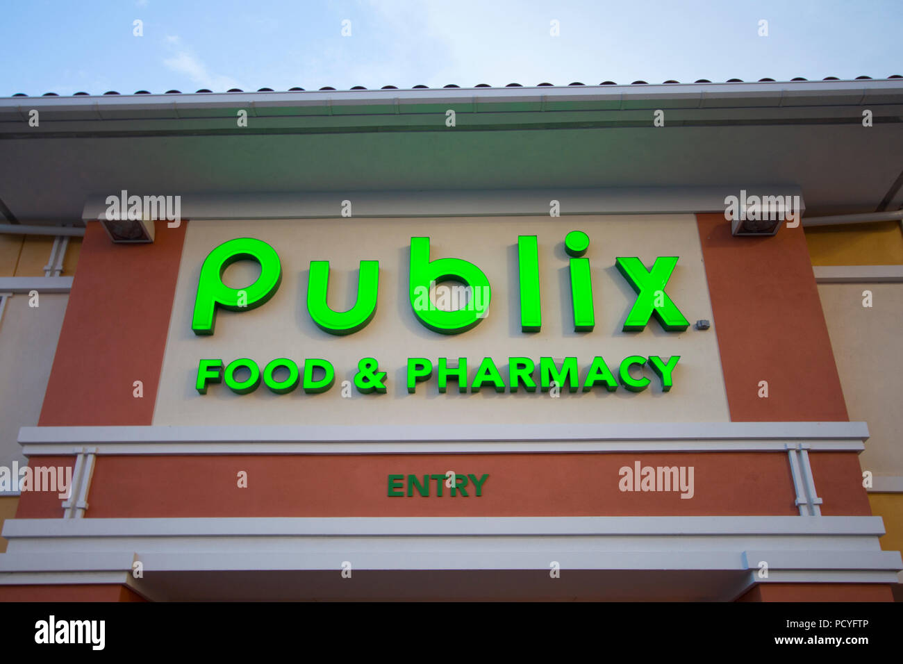 Publix supermarket store sign. Stock Photo