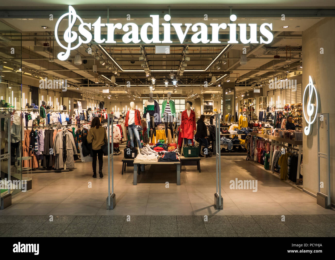 POLAND, KRAKOW - March 19, 2018: Stradivarius store in Galeria Krakowska  Stock Photo - Alamy