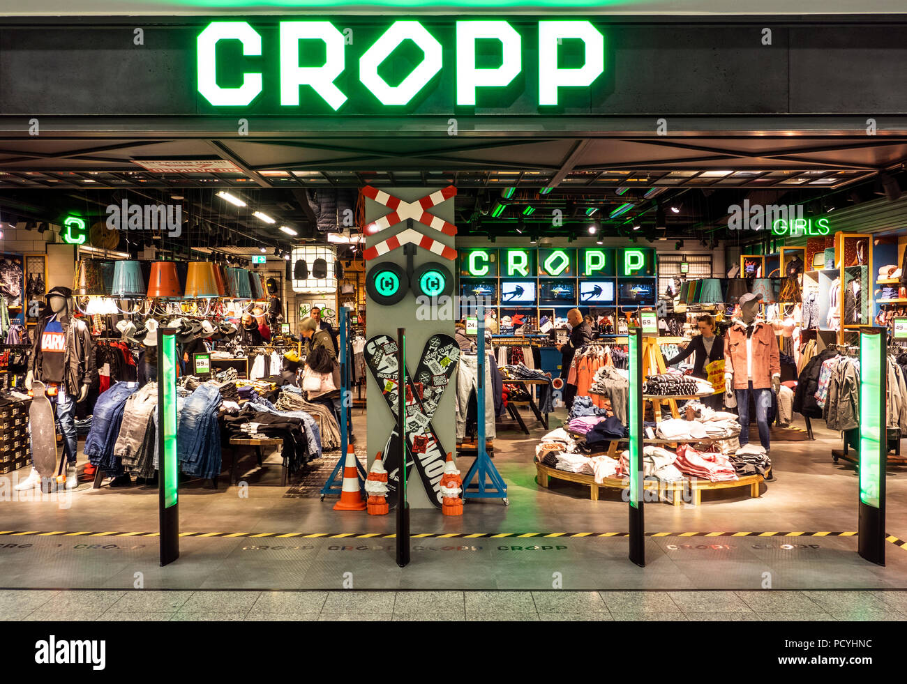 Cropp lpp hi-res stock photography and images - Alamy