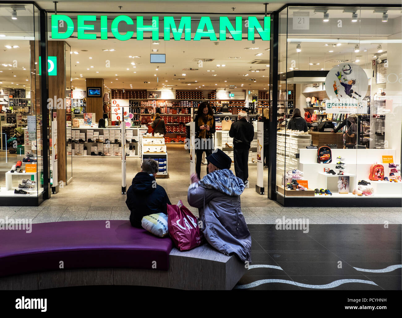 POLAND, KRAKOW - March 19, 2018: Deichmann store in Galeria Krakowska Stock  Photo - Alamy