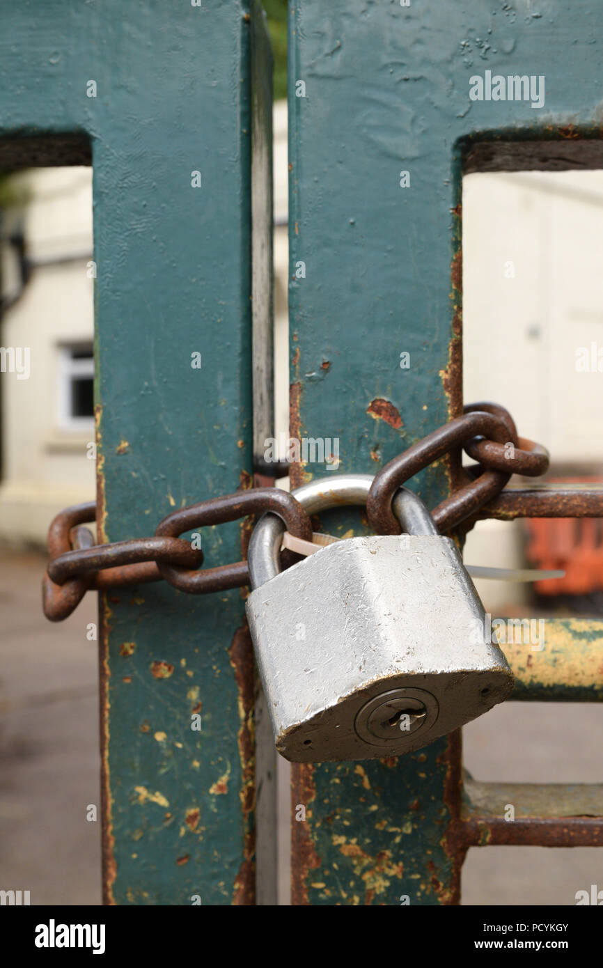 Gate with a large padlock hi-res stock photography and images - Alamy