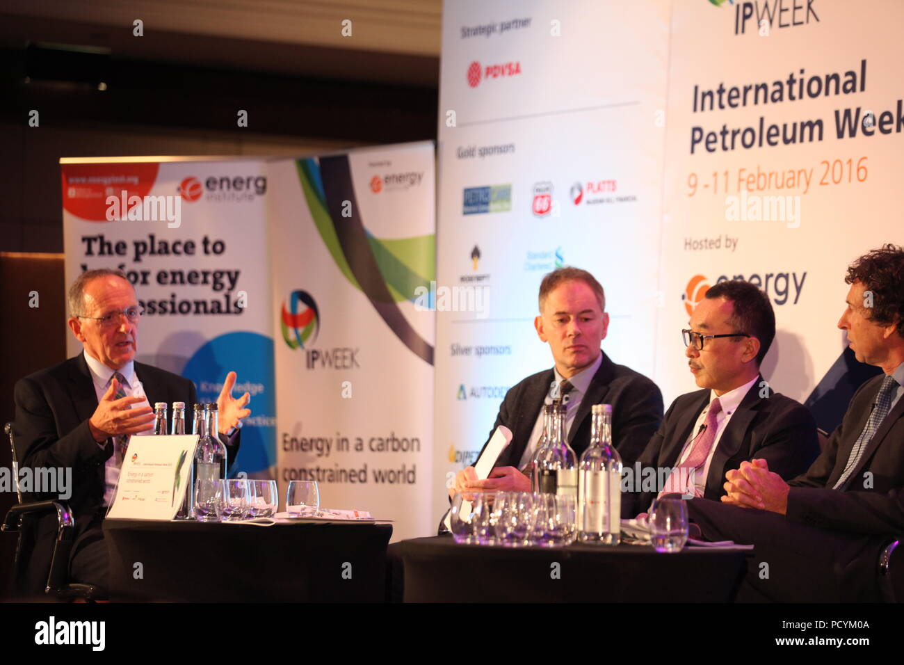 James Smith (L), Energy Institute President, FEI, former head of Shell UK holds future industry professionals session during annual IP week conference Stock Photo