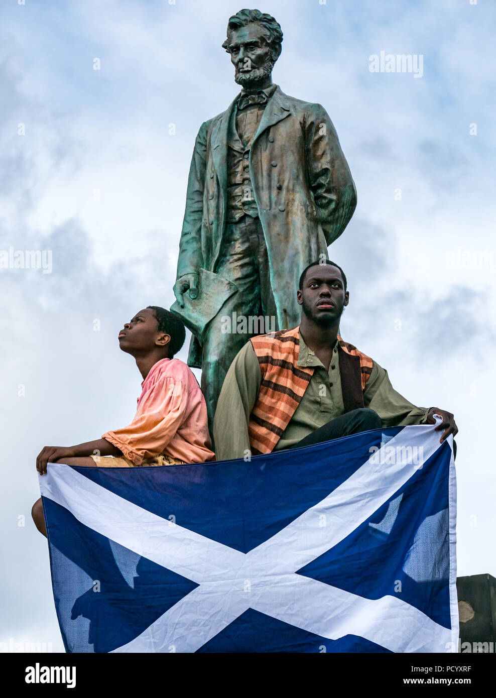 Black American actors & saltire Henry Box Brown Musical, Fringe Festival, Abraham Lincoln Memorial, Old Calton Burial Ground,  Edinburgh, Scotland, UK Stock Photo