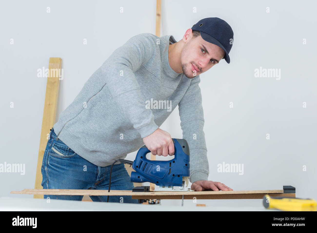 carpenter using an electric saw to cut wood Stock Photo Alamy