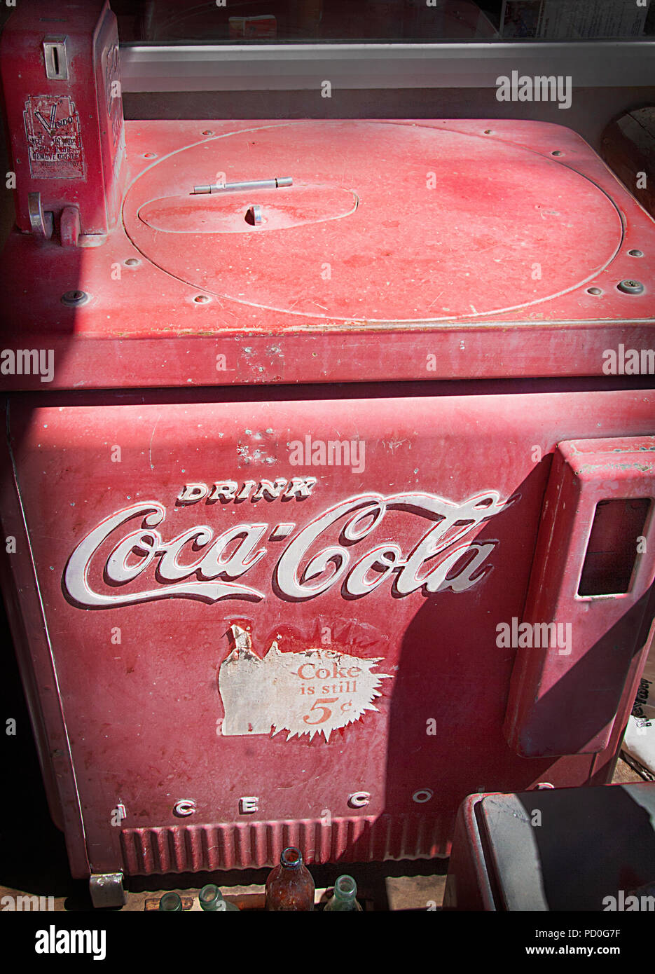 Soft drinks dispenser hi-res stock photography and images - Alamy