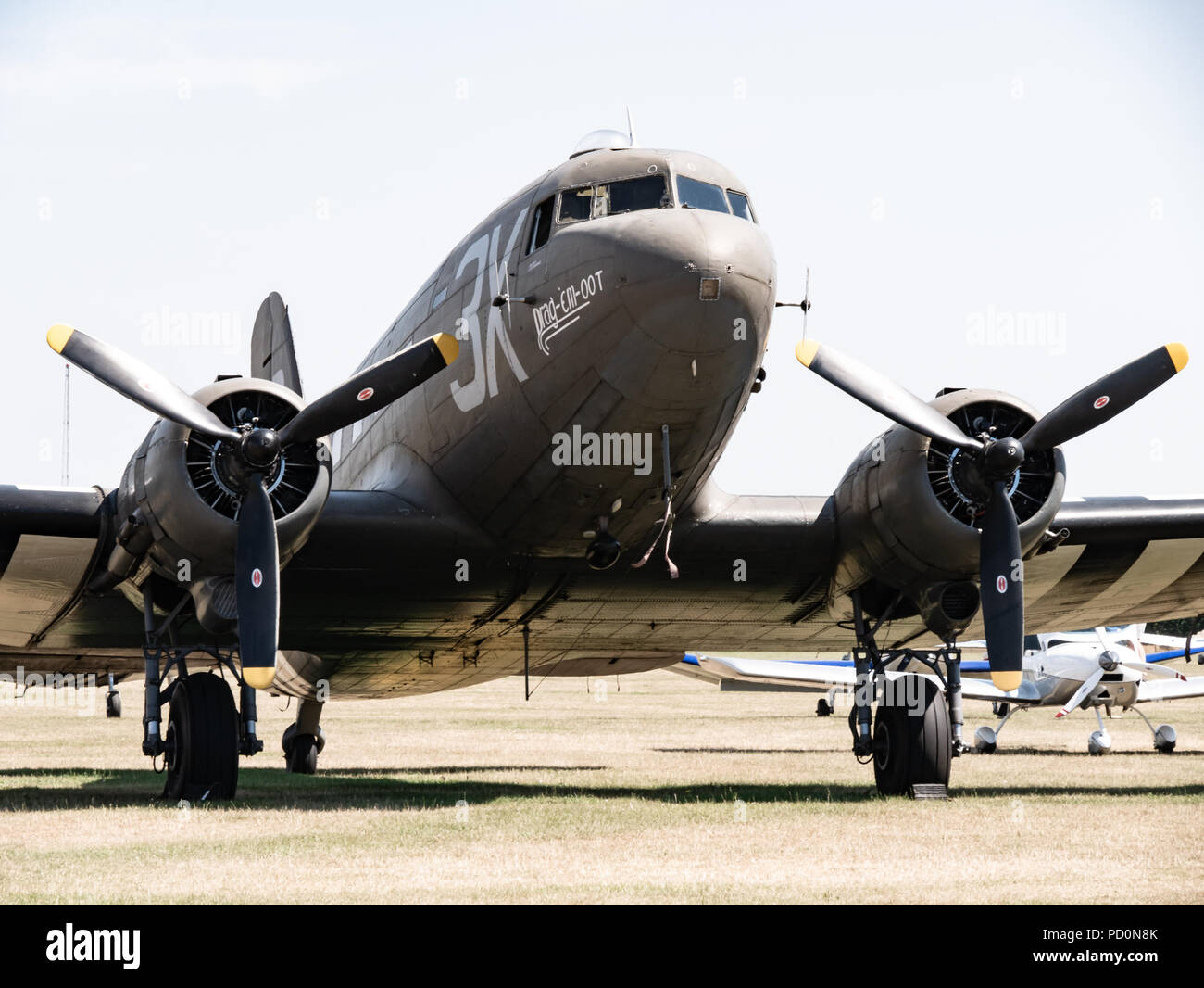 Douglas Dakota DC-3 C-47 - 'Drag 'em 'oot', Headcorn, Kent, UK Stock Photo
