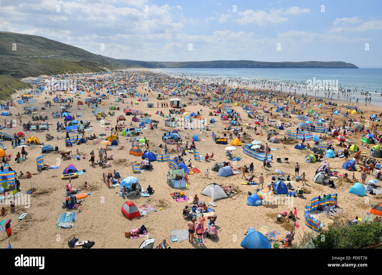 people-on-woolacombe-beach-in-north-devon-as-another-spell-of-warm