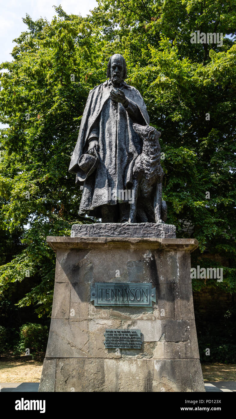 Statue poet alfred lord tennyson hi-res stock photography and images ...