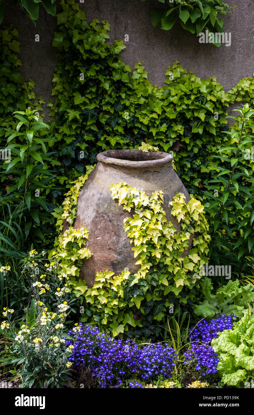 Container gardens hires stock photography and images Alamy