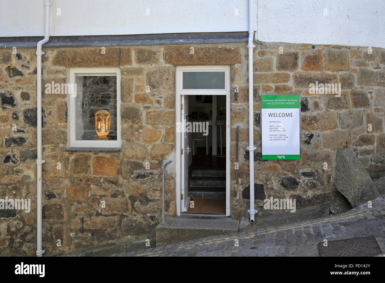 Garden sculpture england hires stock photography and images Alamy