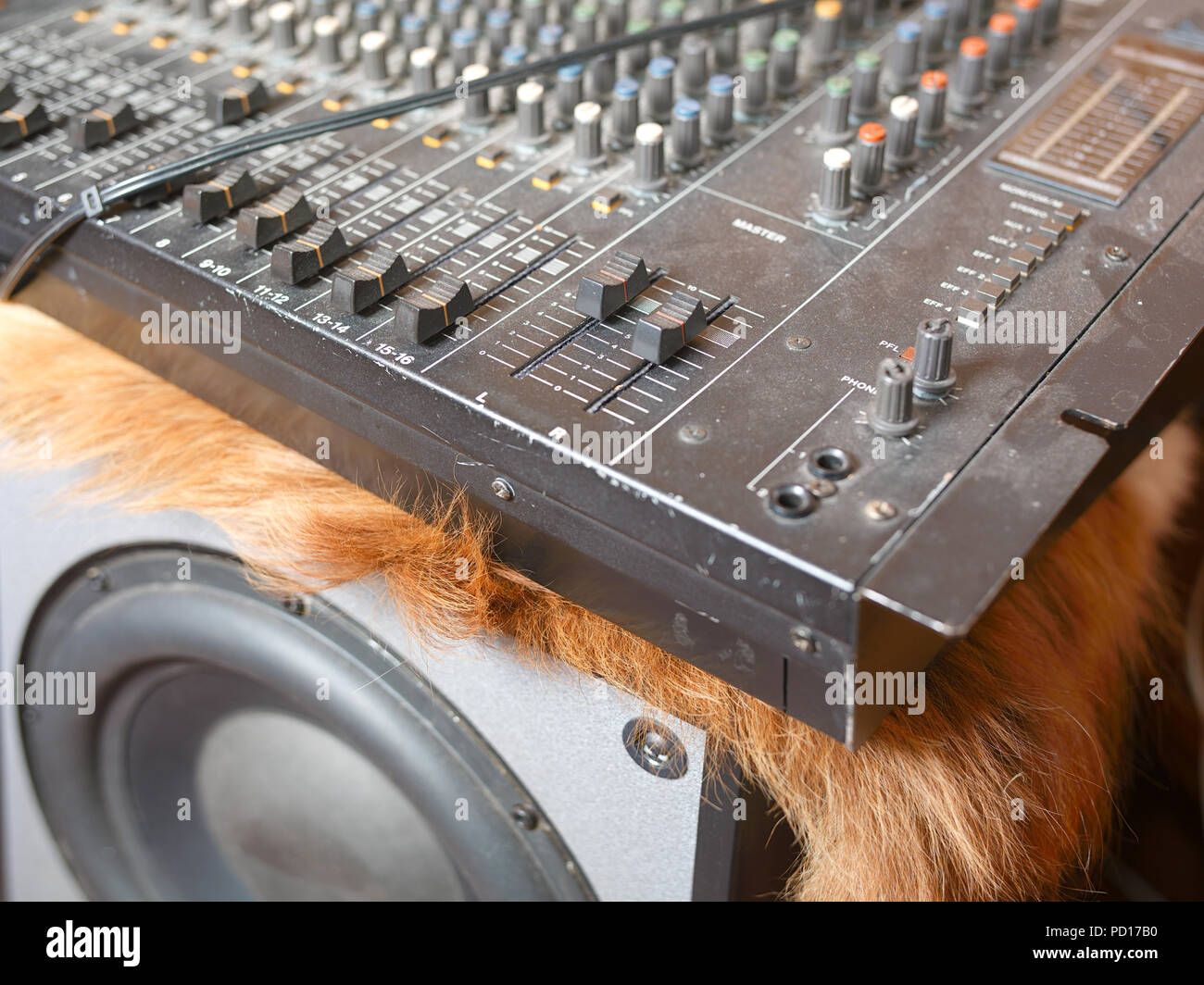 Vintage mixing console hi-res stock photography and images - Alamy