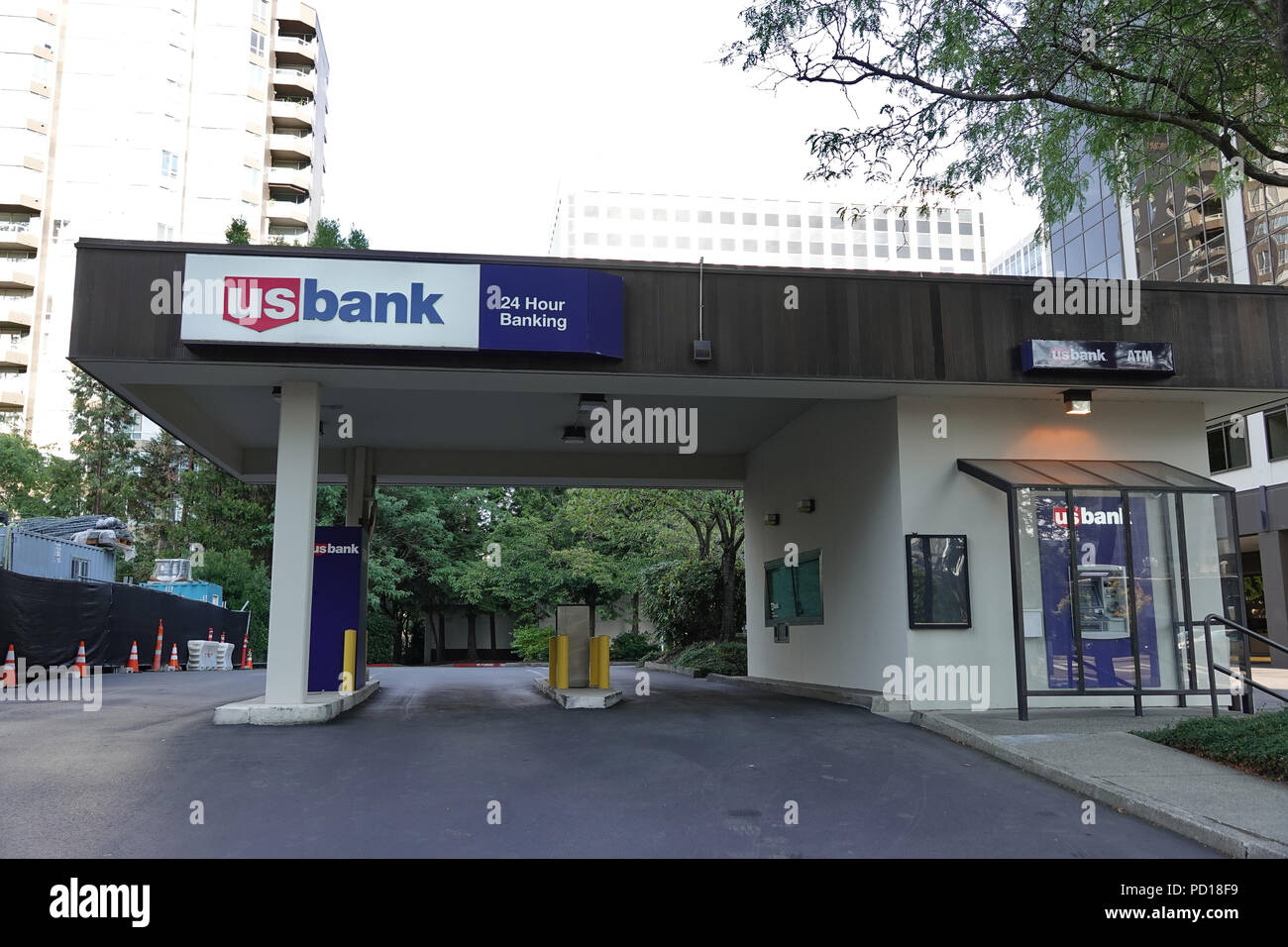 U.S. Bank 24 hour banking drive-thru in downtown Bellevue, WA, USA; August 2018 Stock Photo