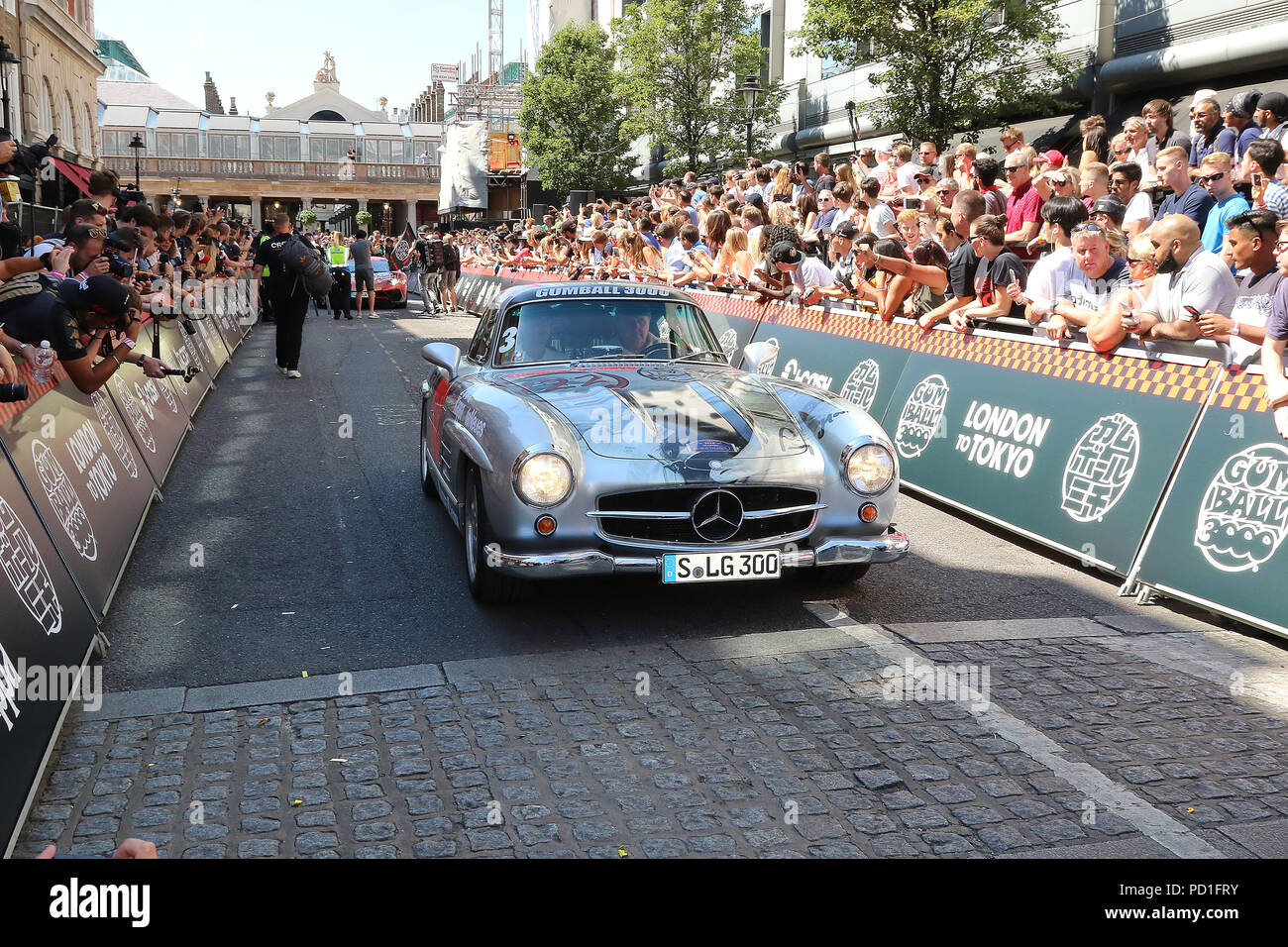 London Uk 05th Aug 2018 Mercedes Benz 300 Sl Gull Wing Gumball 3000 Launch And Flag